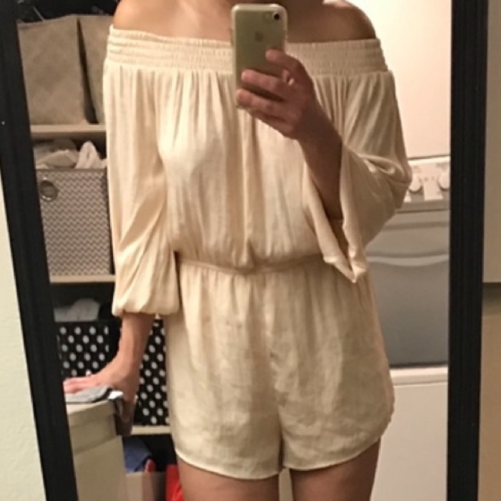 Super cute light pink cream romper size medium nwt
